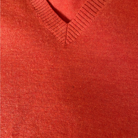 Mens Banana Republic v neck sweater. - Picture 4 of 6